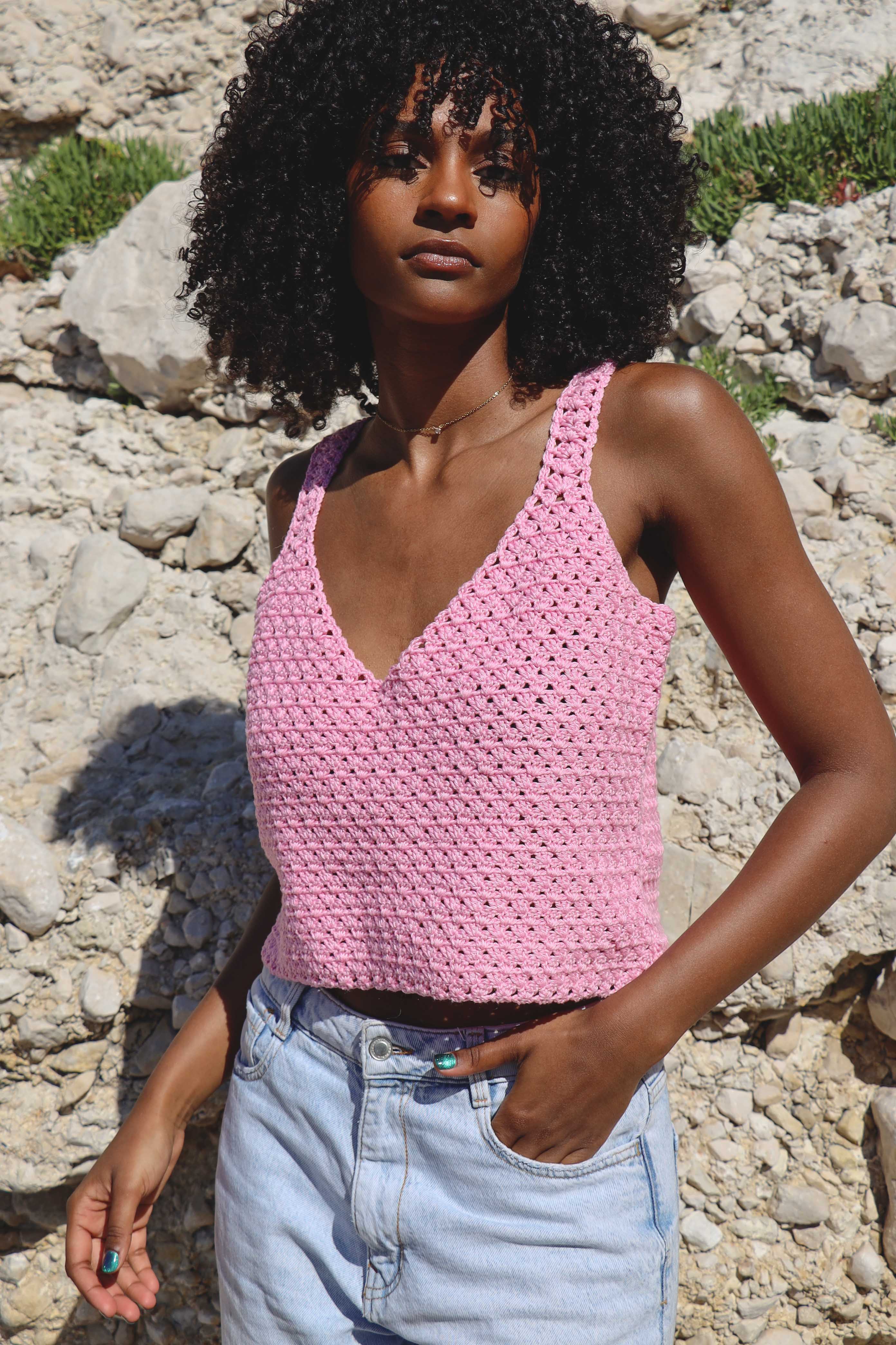 Top crochet Rosita rose en stock