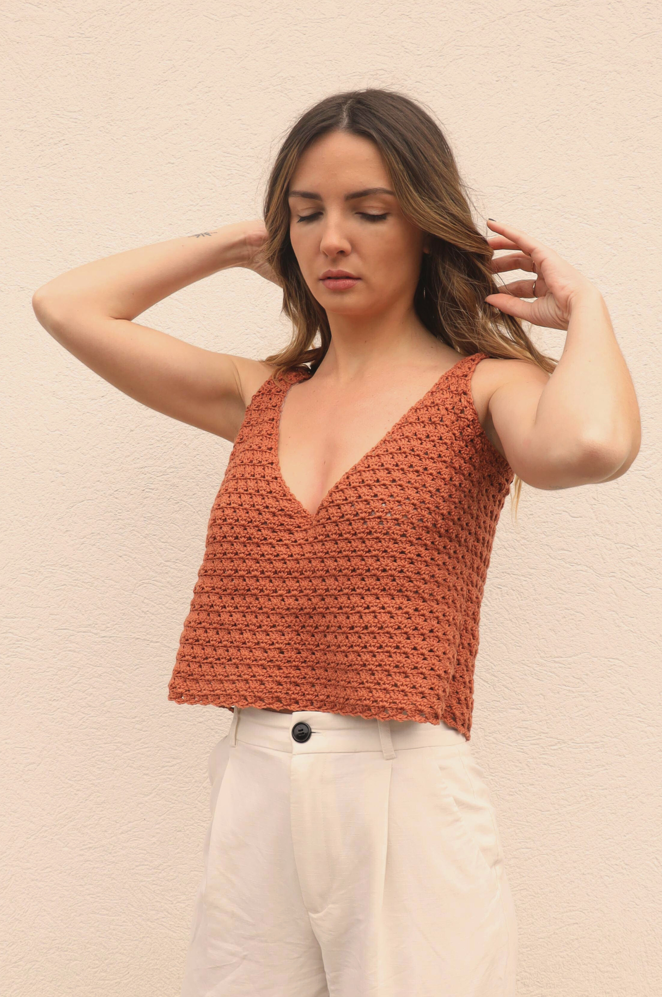 Top crochet Rosita marron en stock