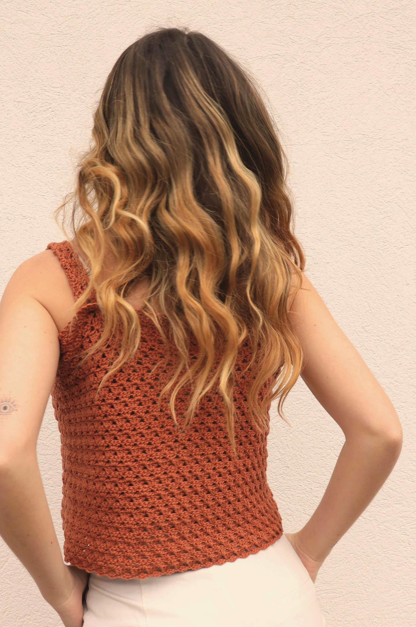 Top crochet Rosita marron en stock