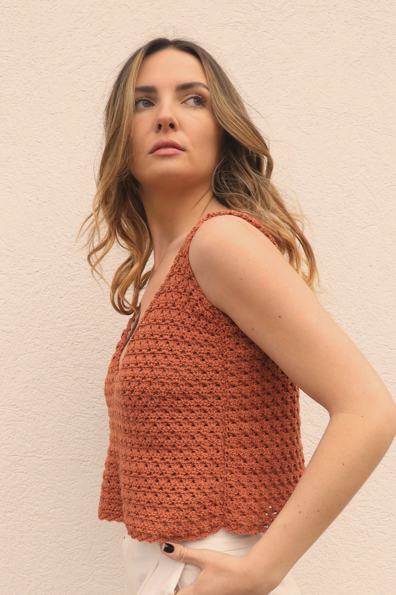 Top crochet Rosita marron en stock