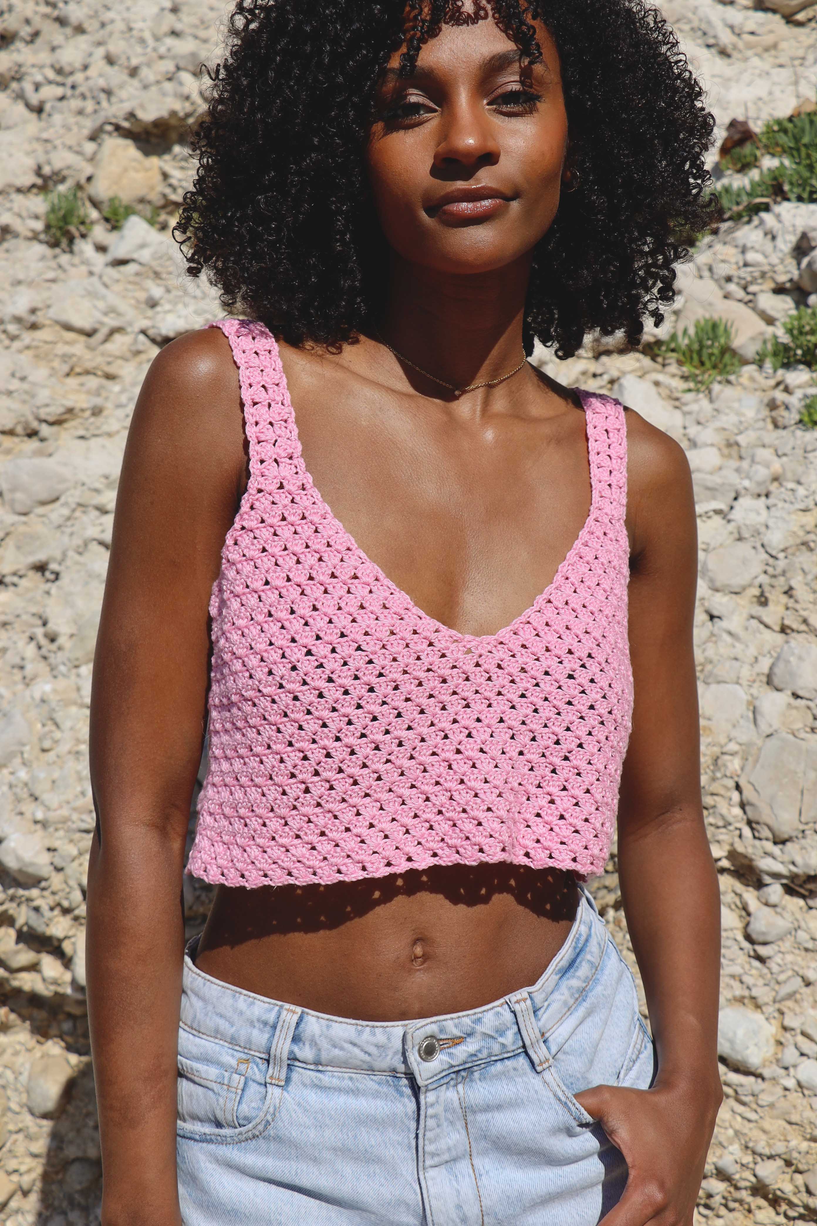 Top crochet Rosita rose en stock